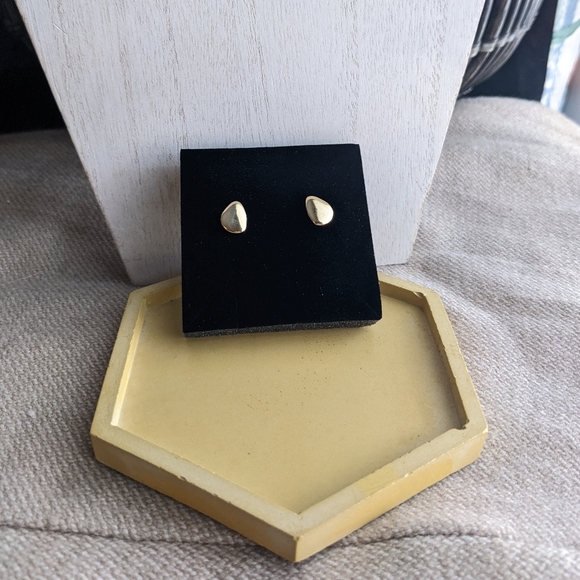 14K Solid Yellow Gold Asymmetrical Stud Earrings "the Yellow Marigold" - Picture 2 of 4